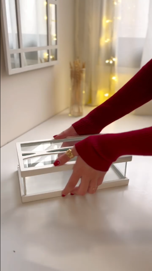 Glass tissue holder